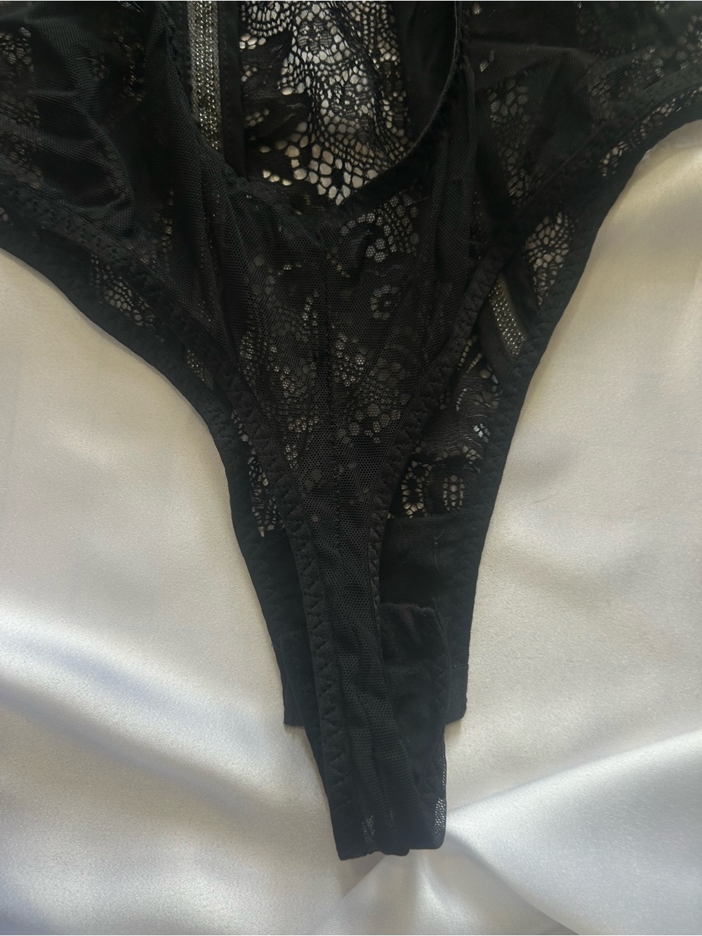 Victoria’s Secret Very Sexy Embellished Lace Bodysuit M- Excellent Condition - Picture 6 of 14